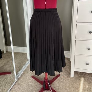 Banana Republic Skirts - Banana Republic Midi Pleated Skirt Banana Republic Skirts - Banana Republic Midi Pleated Skirt